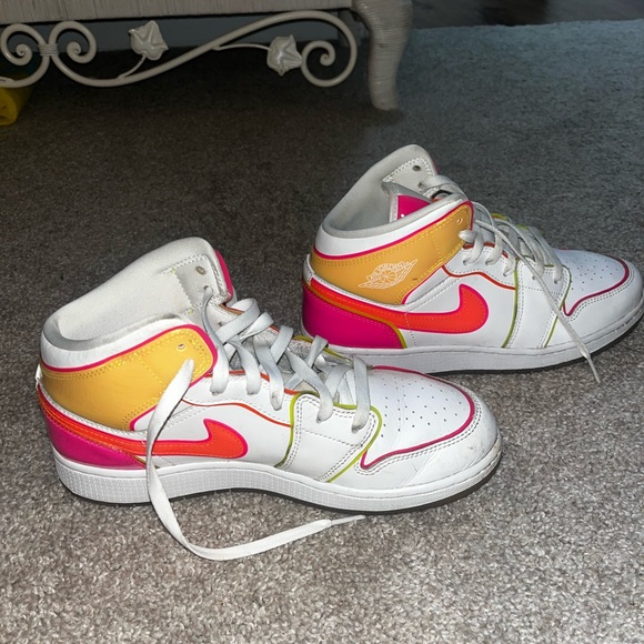 Nike Air Jordan 1 Mid GS Edge Glow White Pink Blast CV4611-100 Youth Size 7Y - Picture 3 of 4